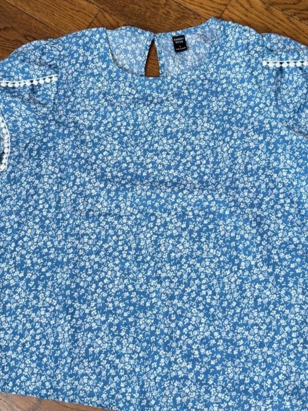 Emery Rose women’s Blue floral top with pom-pom trim, Size: L #floral #feminine